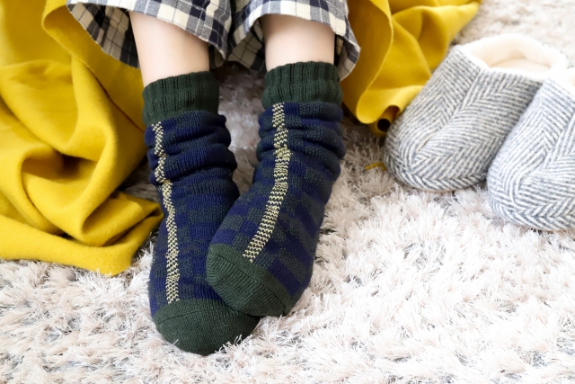 手足が冷えて眠れない…？ 芯から冷え込む「巡り不足」を GABAと巡り成分で温めるリフレッシュ習慣