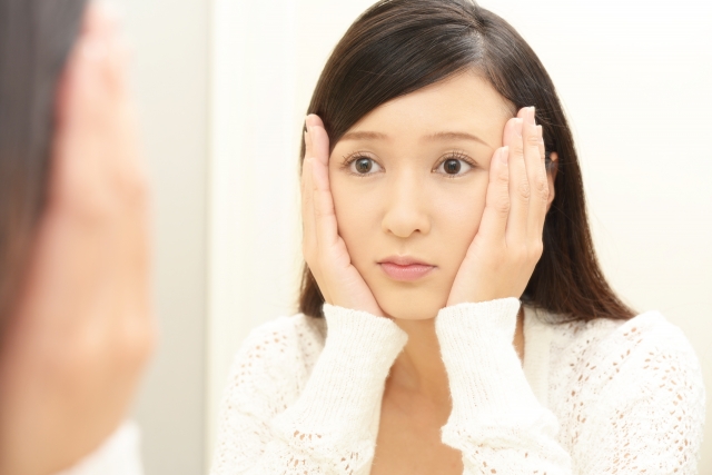 忙しいママも、「満ち足りた肌」へ。自然なツヤを取り戻す30代のスキンケア習慣